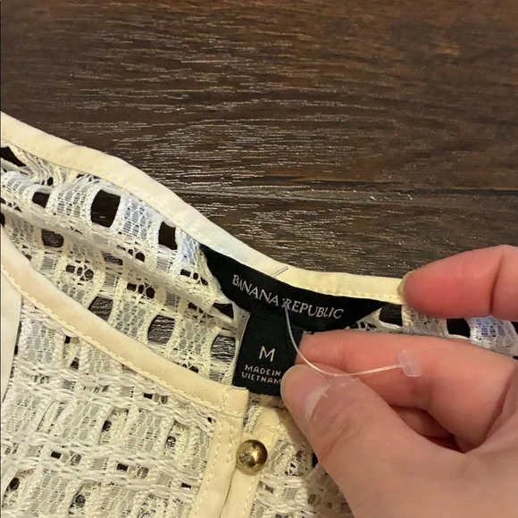 NEW BANANA REPUBLIC Elegant Cream Lace Women's Top BLOUSE EYELET CROCHET SZ MED - Picture 12 of 17